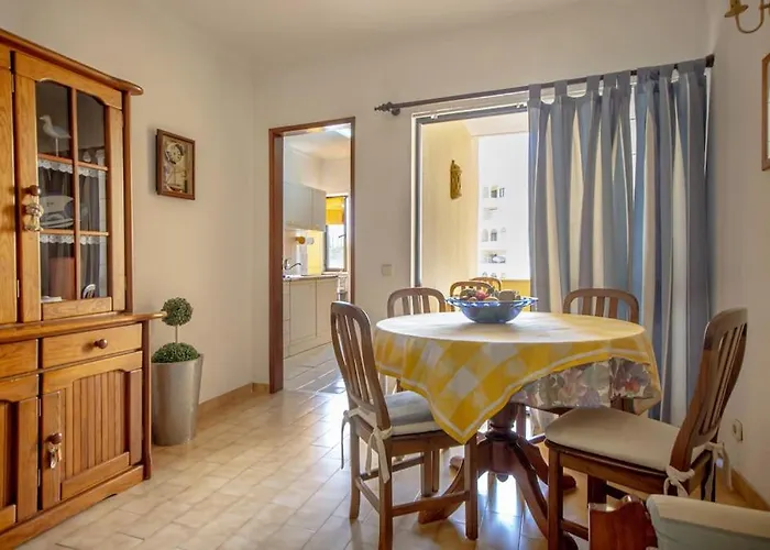 Cozy Apartment Near The Beach